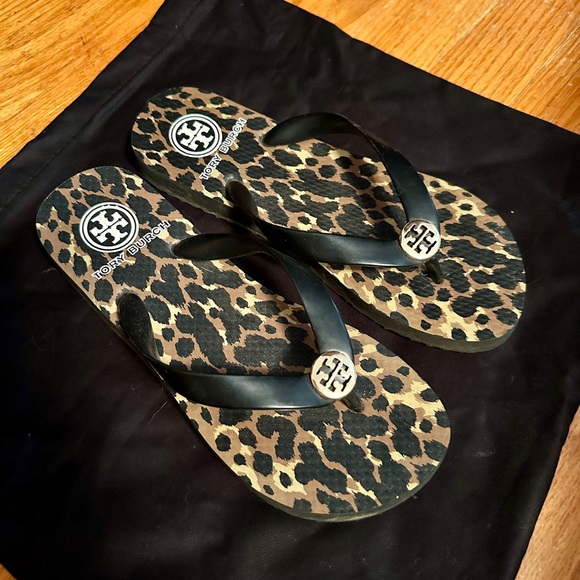 Tory Burch Size 5 flip flops (worn 1 time) - Picture 2 of 2